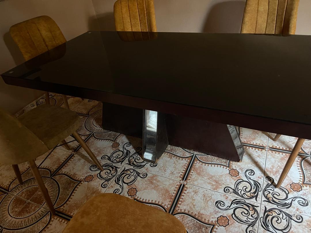 Table à manger 6 places, état neuf, prix négociable