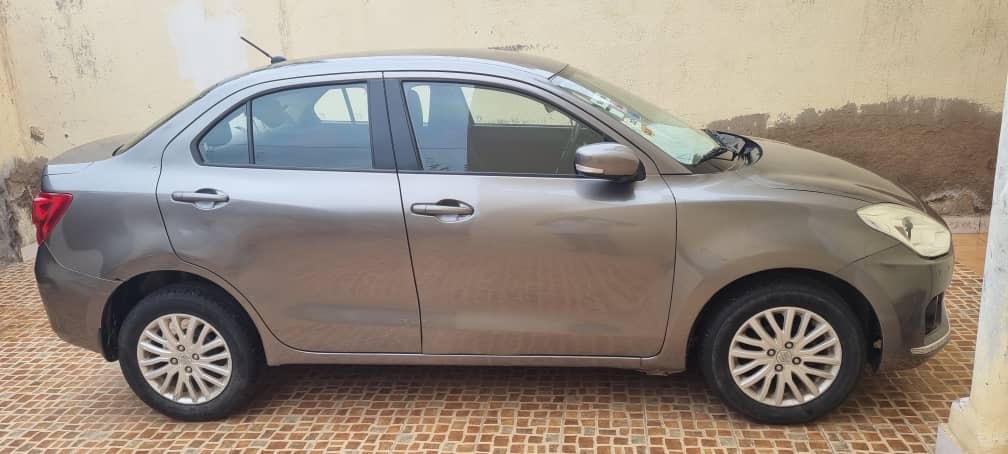 Suzuki Dzire fin décembre 2017 en très bon état, prix négociable
