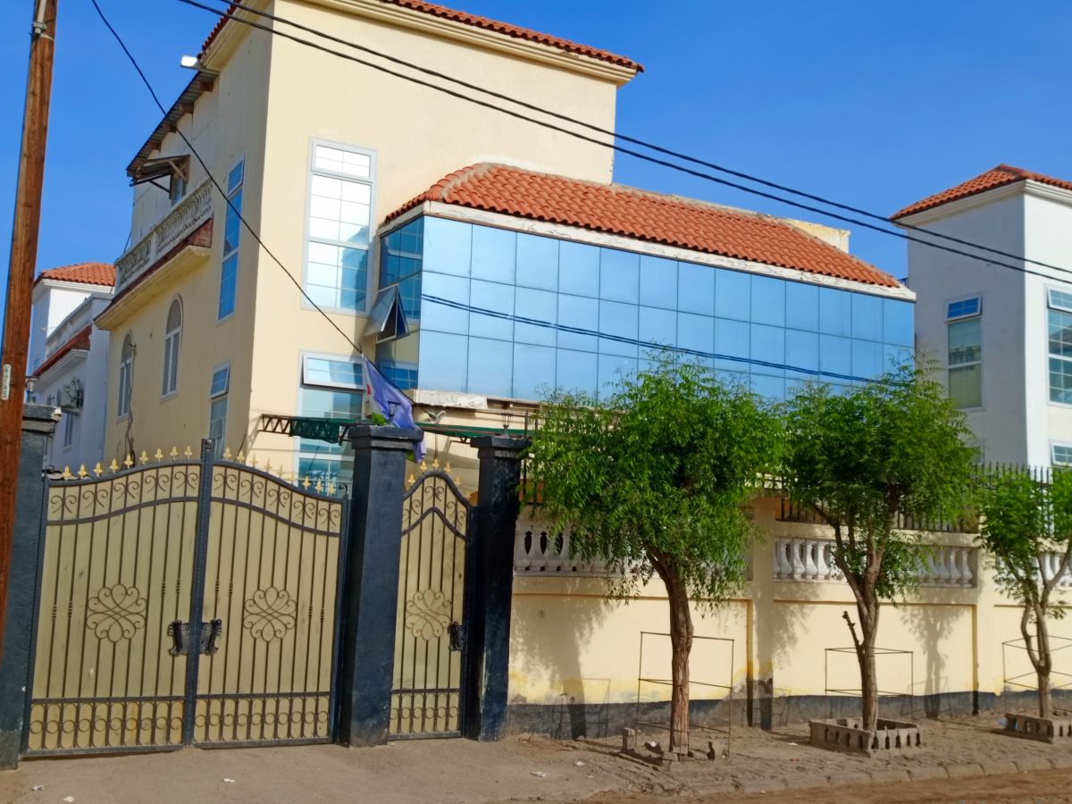 Villa duplex F5 + 2 de plus sur la terrasse lumineuses avec 2 réservoirs d\'eau à la cité Dawale