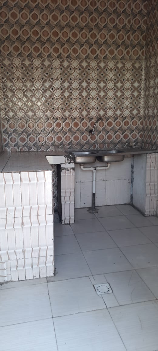 Grande maison F6 avec terrasse et parking à louer à Hamdani