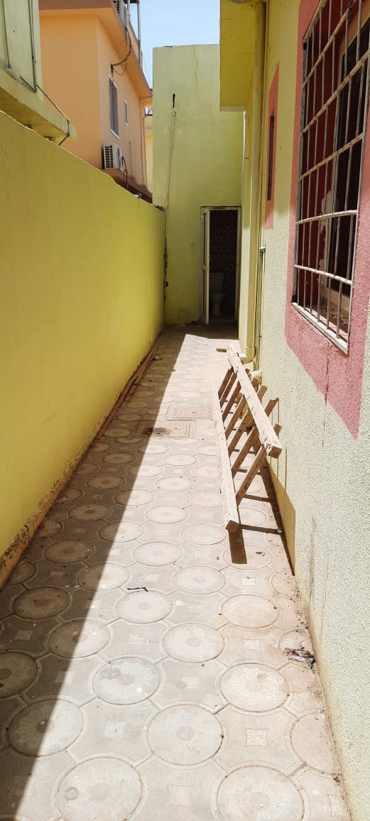 Grande maison F6 avec terrasse et parking à louer à Hamdani