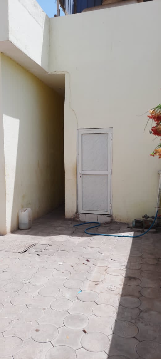 Grande maison F6 avec terrasse et parking à louer à Hamdani