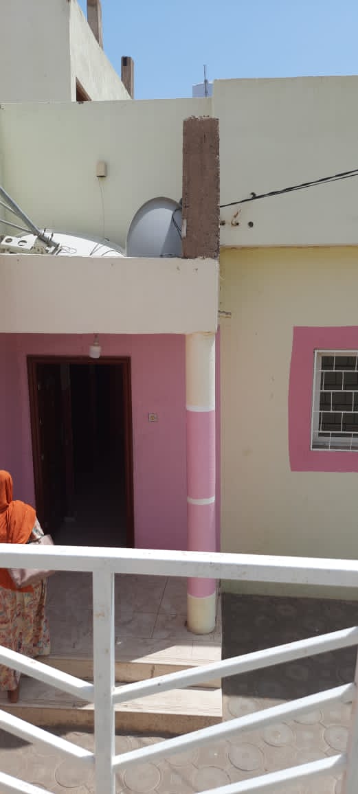 Grande maison F6 avec terrasse et parking à louer à Hamdani