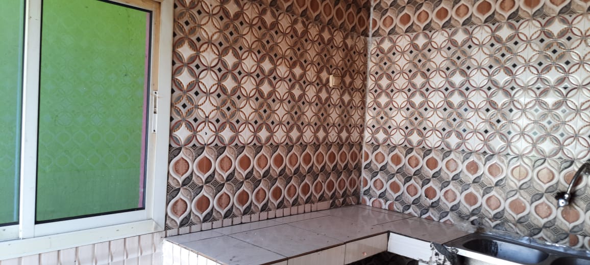 Grande maison F6 avec terrasse et parking à louer à Hamdani