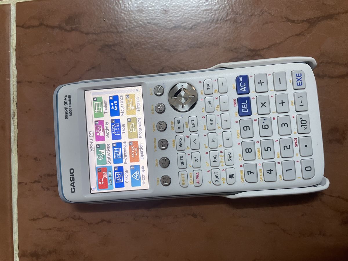 Calculatrice graphique neuve, idéale pour le bac