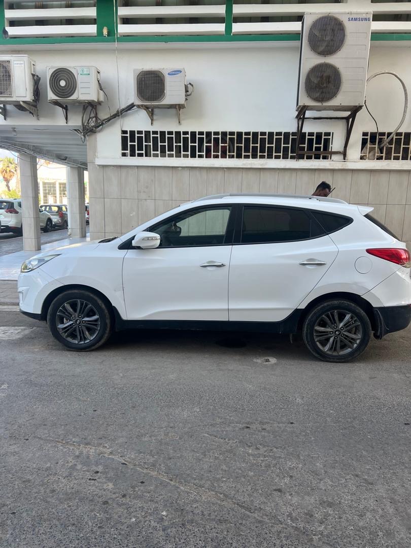 Hyundai Tucson 2015, clim, boîte manuelle, 4x4, essence 1.6, bon état