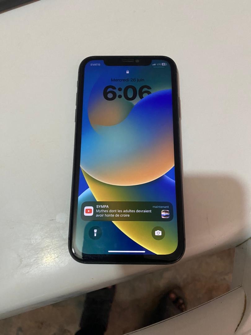 iPhone 11 128 GO, acheté en France, bon état