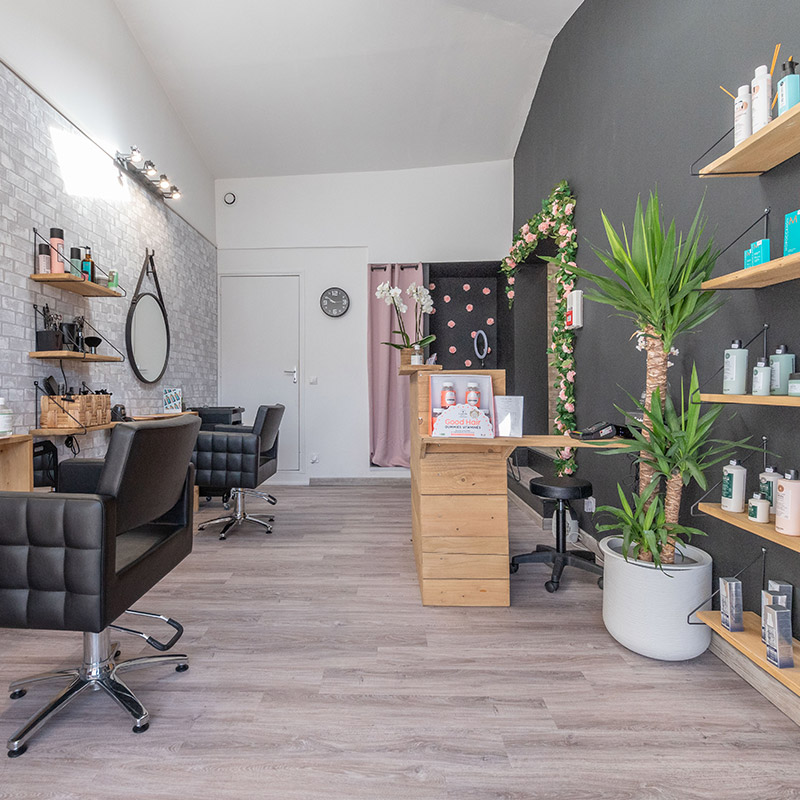 Salon de coiffure moderne à louer en ville ou à Haramous