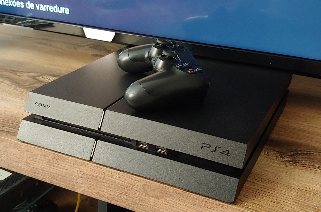 PS4 standard + manette + FC24 + compte Fortnite au meilleur prix