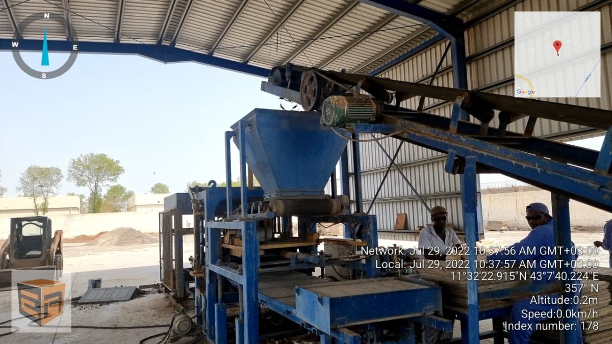 Machine à blocs automatique Raytone QT4-15 2015 avec capacité de 4000 blocs par jour