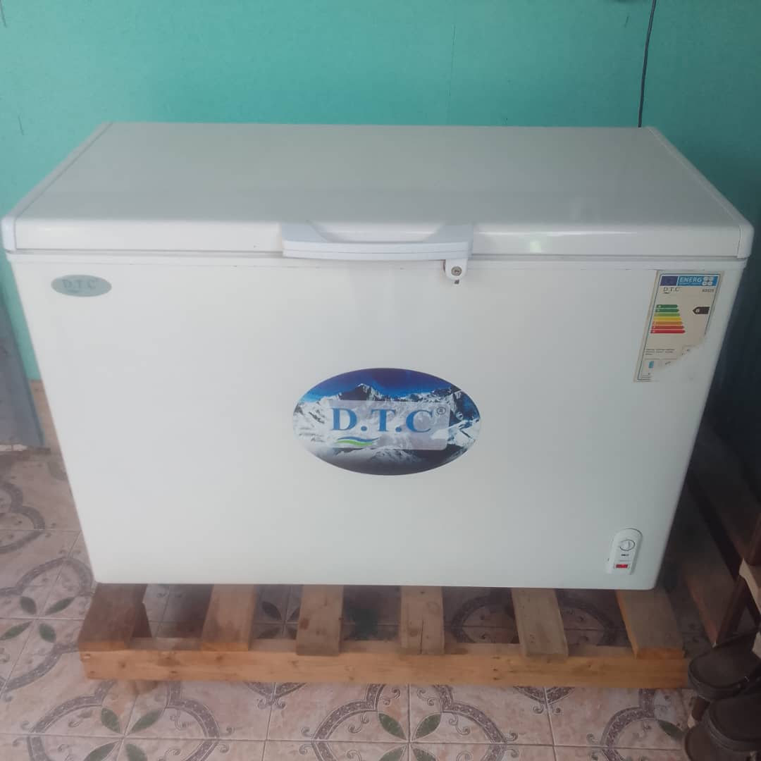 Réfrigérateur grande taille à prix négociable