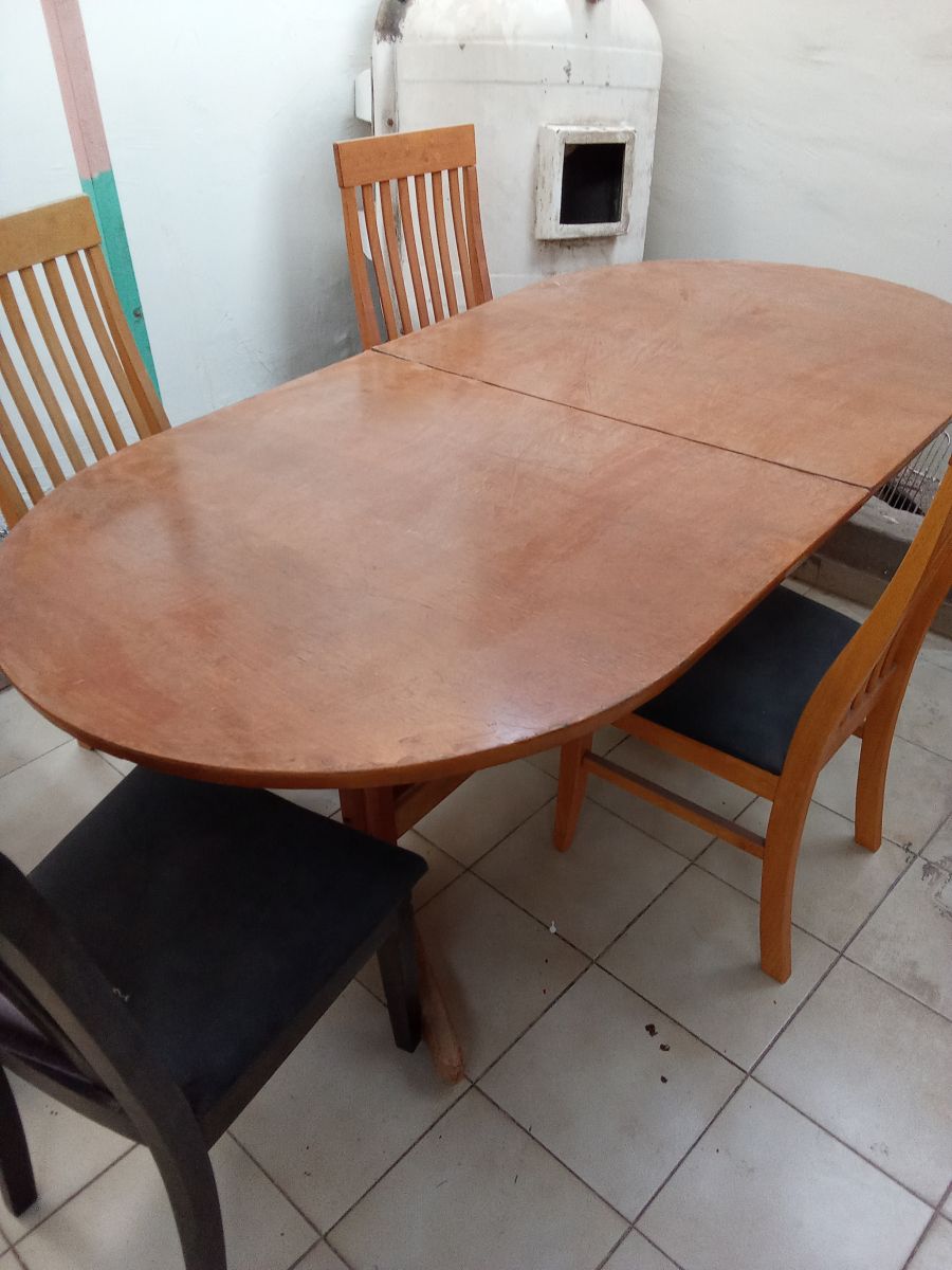 Table en bois avec rallonge et 6 chaises (Gebraucht) in Vérossaz für CHF 200 - nur Abholung auf