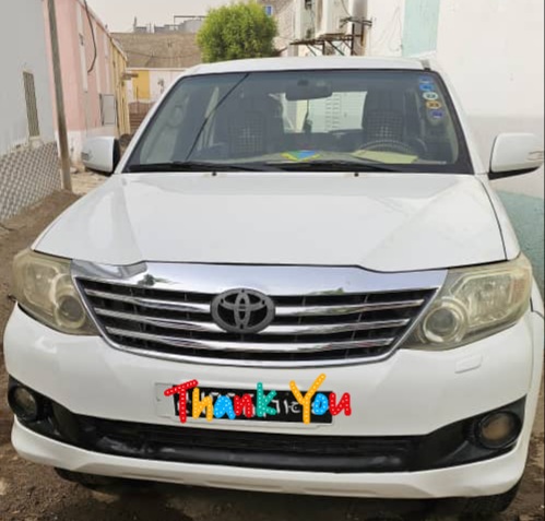 Toyota Fortuner GAZOIL 4x4, excellent état, système d\'alarme anti-vol et Négociable