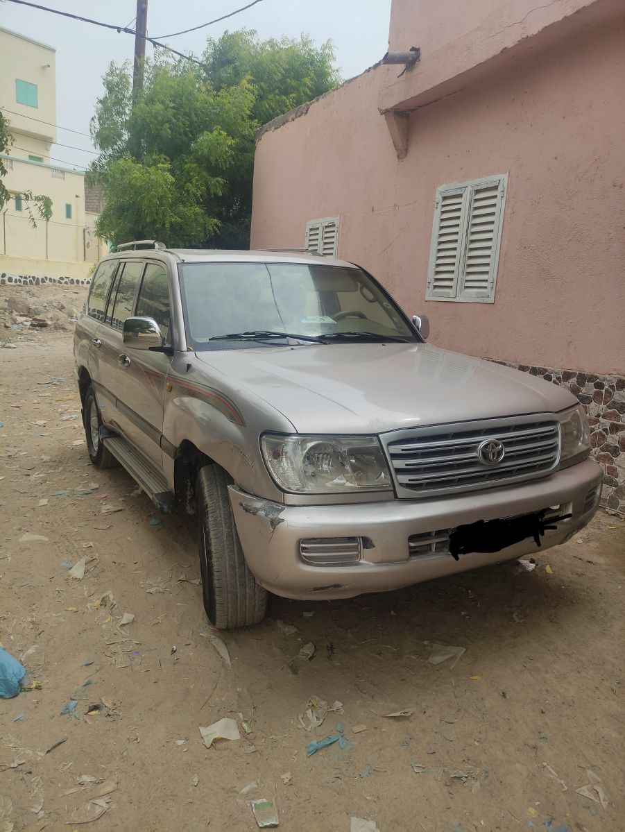 Toyota Land Cruiser GX 2010, robuste et fiable