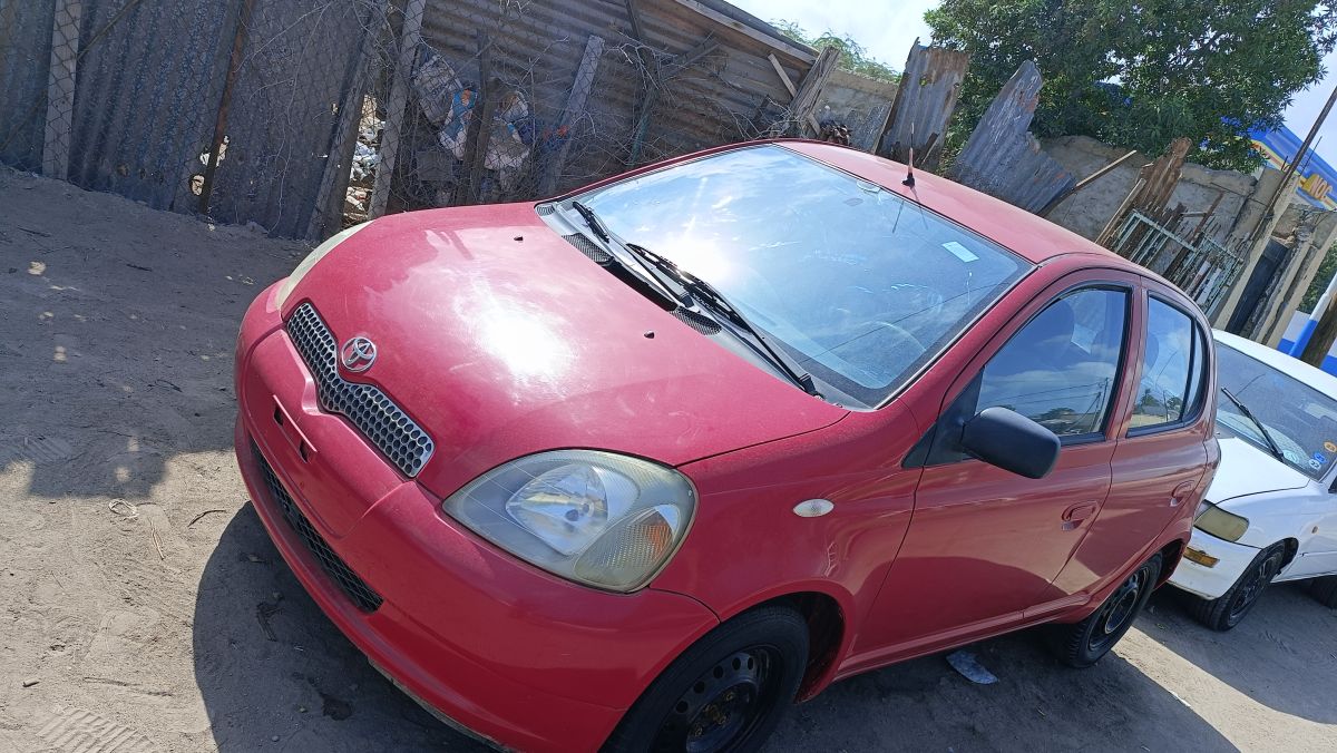 Toyota Yaris 2005, essence, manuelle, en excellent état à Djibouti