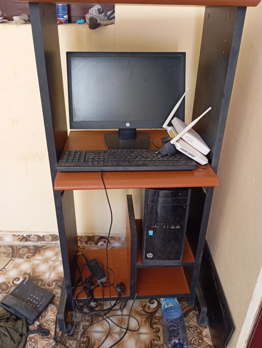 PC Complet avec Intel Core, RAM 4 et Stockage 500 Go + Table offerte