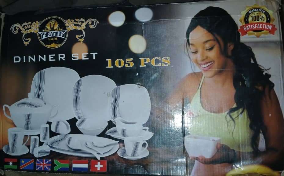 Service de 104 pièces et 3 cadres de décoration neufs pour la maison.