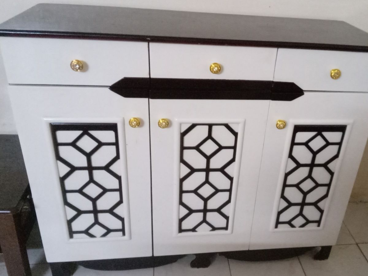 Buffet en bois avec 4 portes pour rangement vaisselle