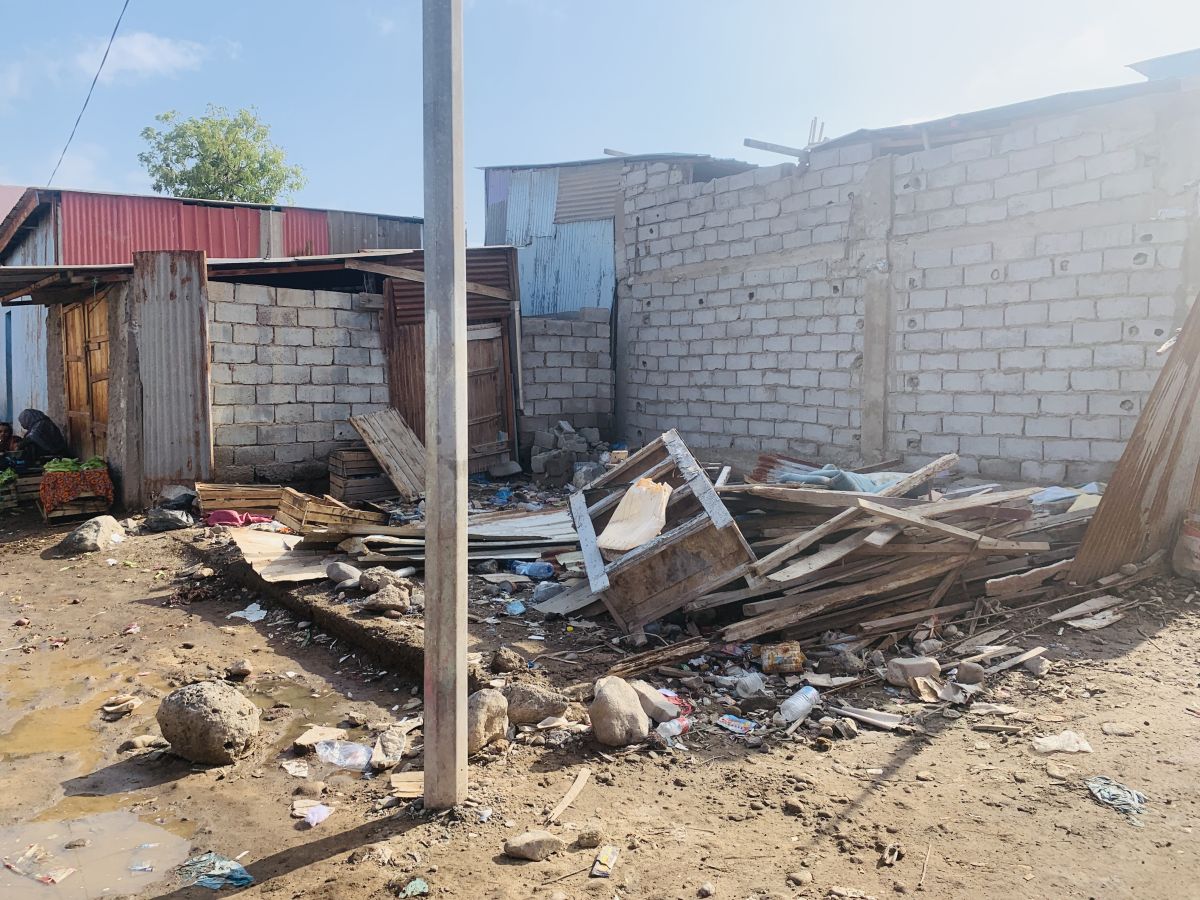 Maison endommagée à vendre à Q7 bis (Karton) - Prix négociable