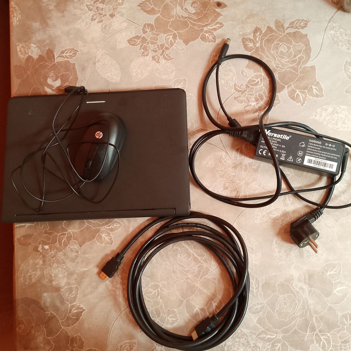 PC portable Dell avec chargeur et souris - Bon état