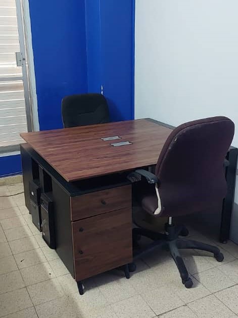 Bureau pour deux personnes