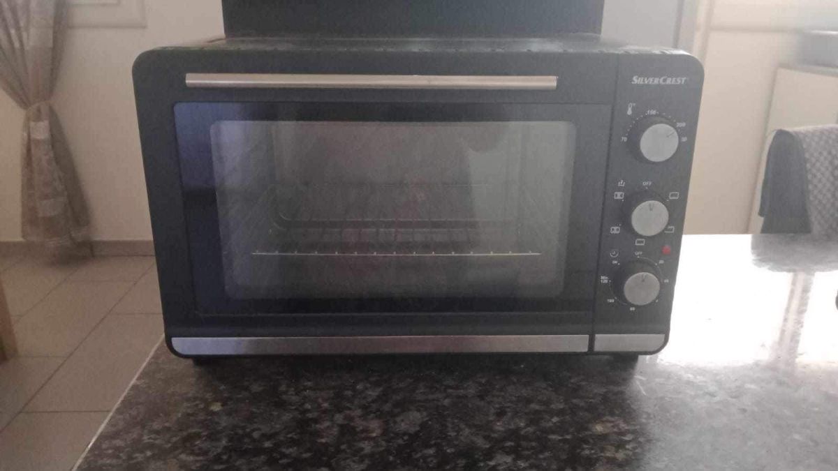 Four éclectique presque neuf