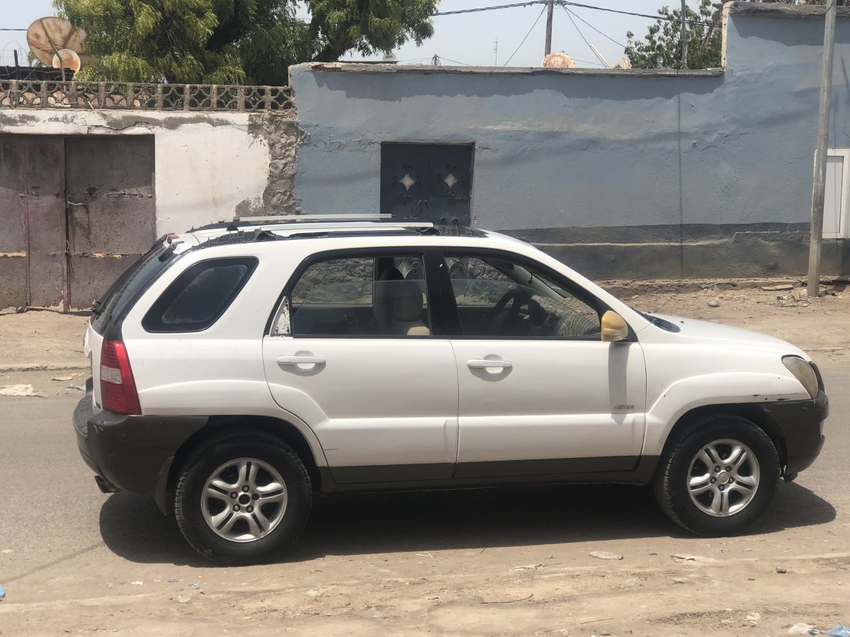 KIA SPORTAGE 2006, essence, automatique, climatisation en bon état