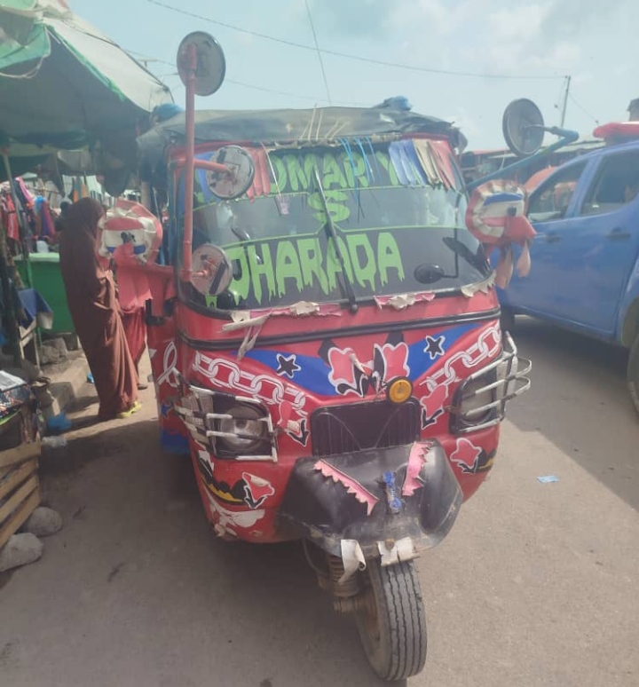 Moto Bajaj en bon état, prix négociable