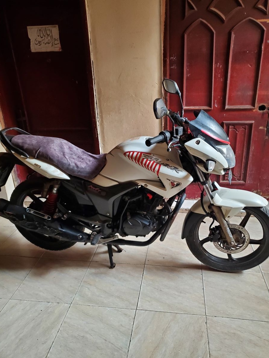 Moto Hero Hunk 150cc - Très Bonne État, Économique en Carburant