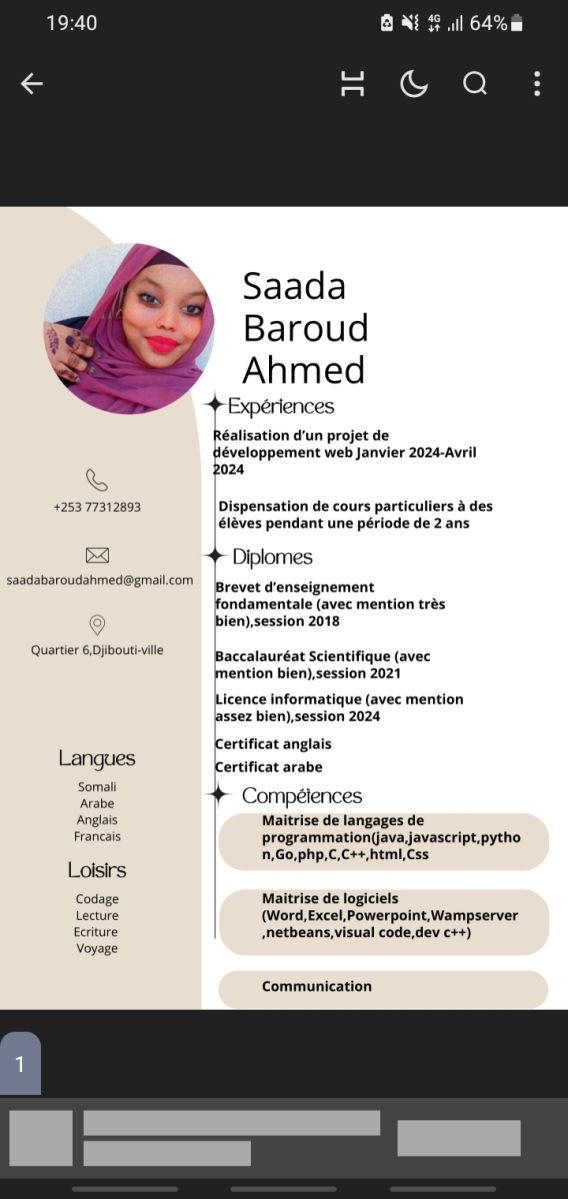Jeune diplômée à la recherche d\'emploi disponible