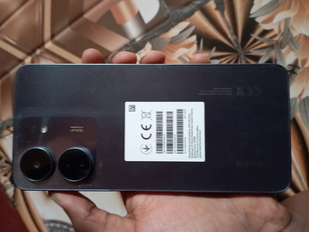 Smartphone Redmi 13C, état neuf, accessoires inclus