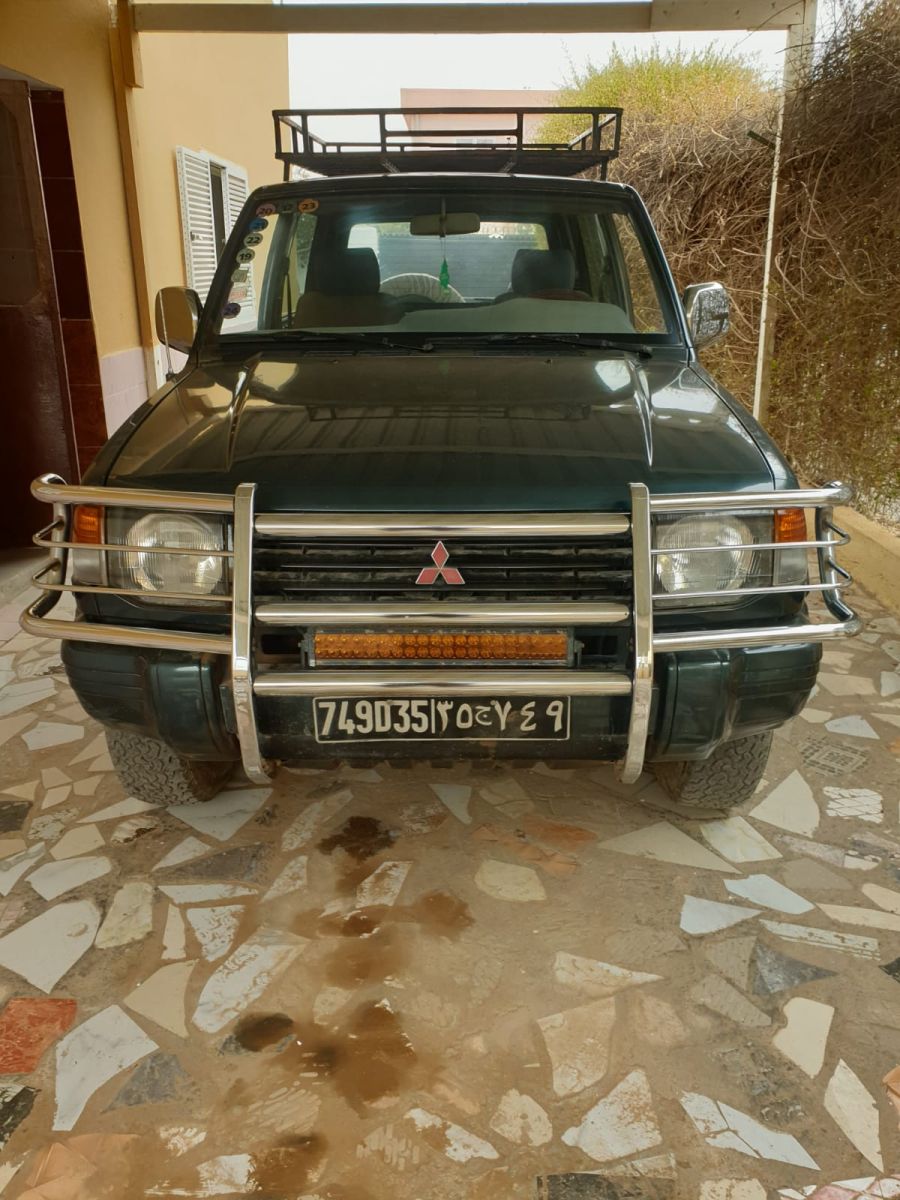 Mitsubishi Pajero 4x4, Moteur et équipement neuf, 182 000 km