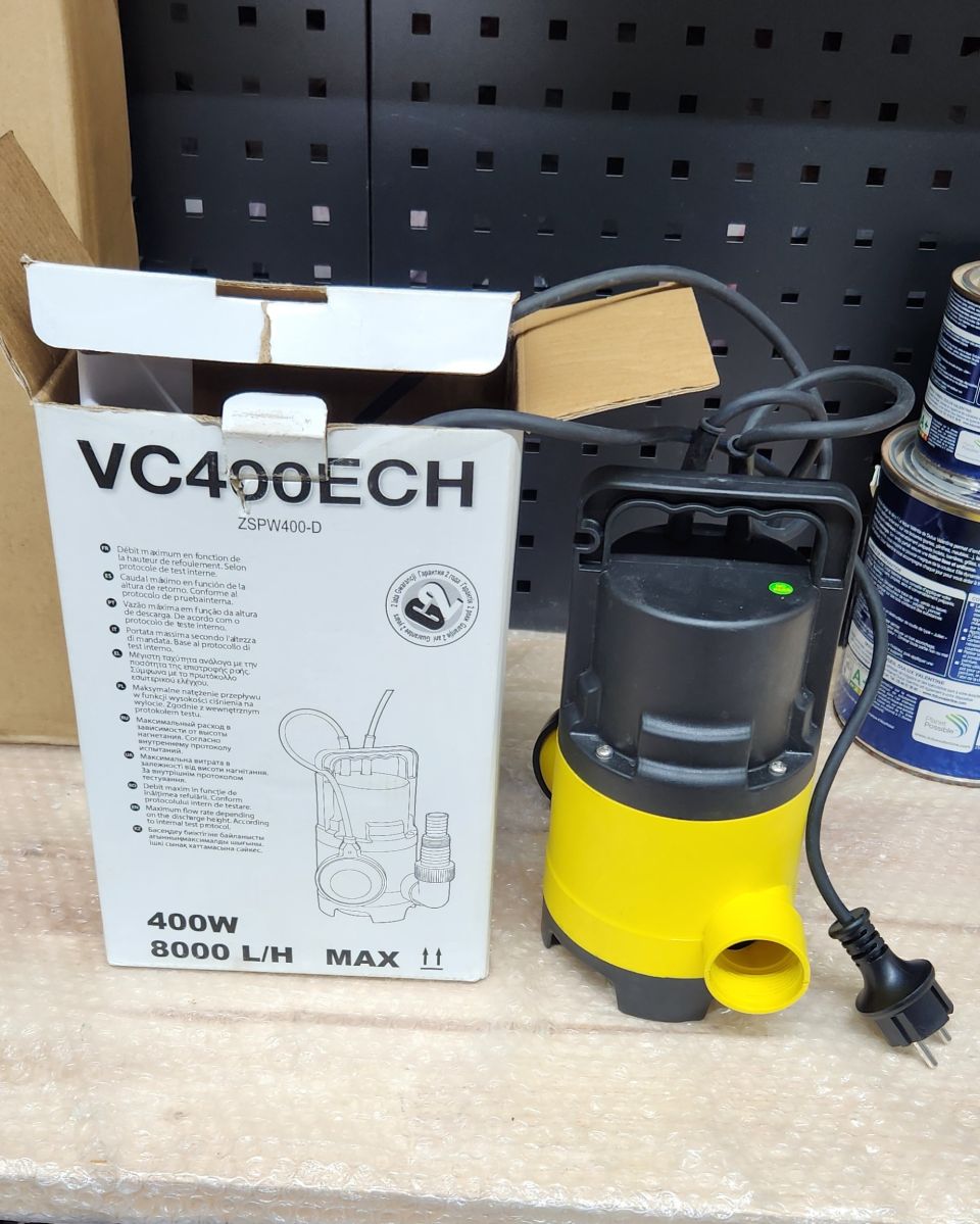 Pompe à eau vide neuve, utilisée une seule fois, prix imbattable de 8500 FDJ