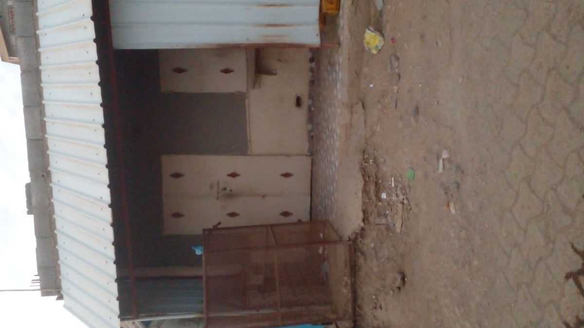 Chambre commerciale F1 équipée à louer à Wahle-Daba