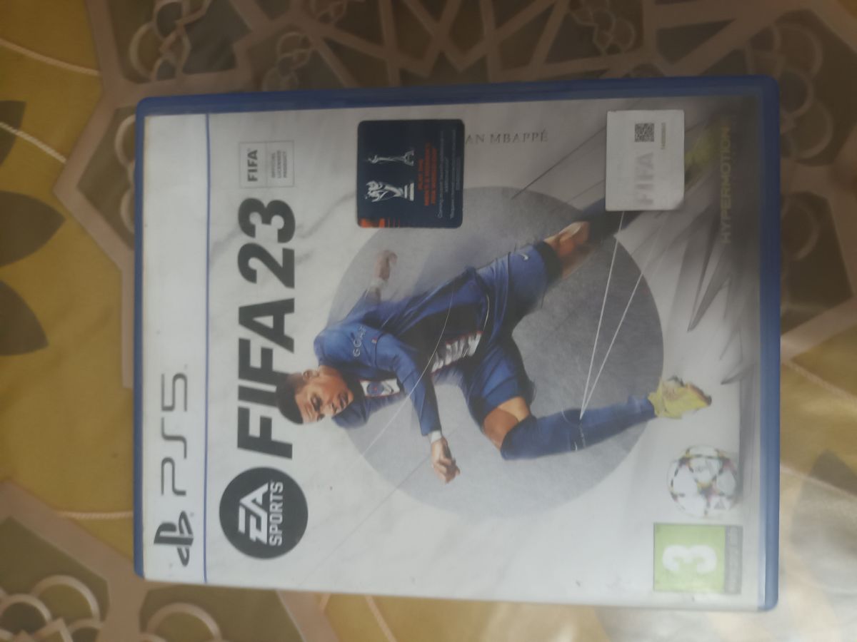 Jeu FIFA 23 PS5 en parfait état, déplacement gratuit à Djibouti