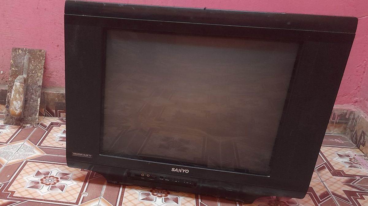 Télévision ancienne en bon état - Prix abordable