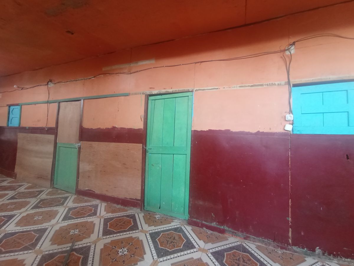 Charmant F2 en bois avec veranda à PK 12 près de la Mosquée Med Amin