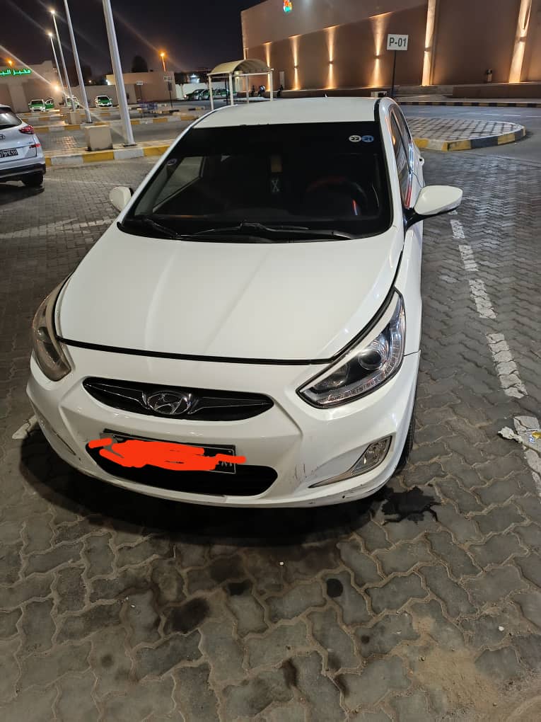 Une gamme variée de voitures de location : Mitsubishi, Hyundai Accent, Sonata