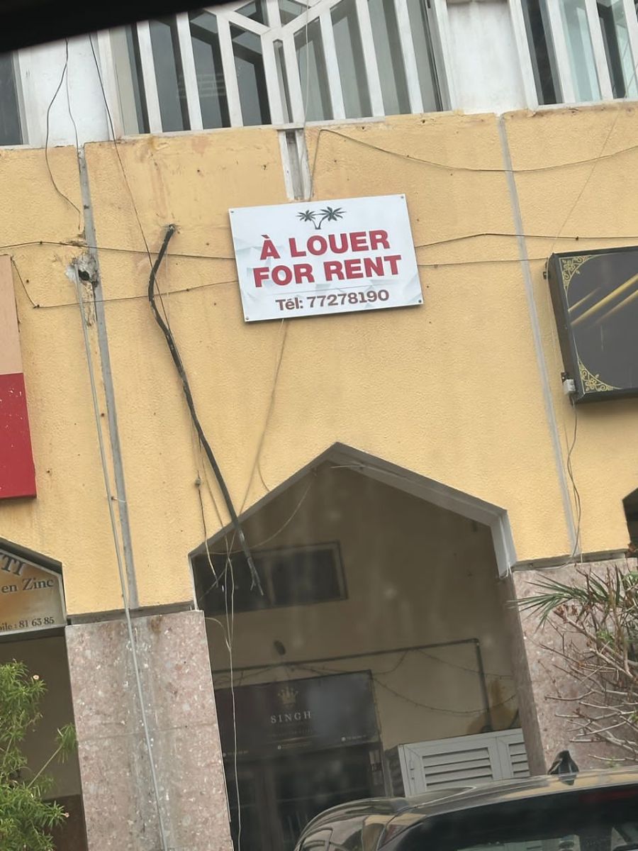 Locaux commerciaux 87 m² au 1er étage, vue dégagée, emplacement stratégique