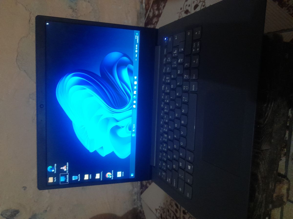 PC Portable Occasion à Vendre - 9 mois d\'utilisation - 40000FD Fixe