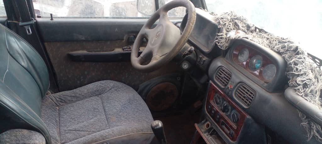 Lot de 2 châssis longs Galloper, un en bon état, l\'autre pour pièces