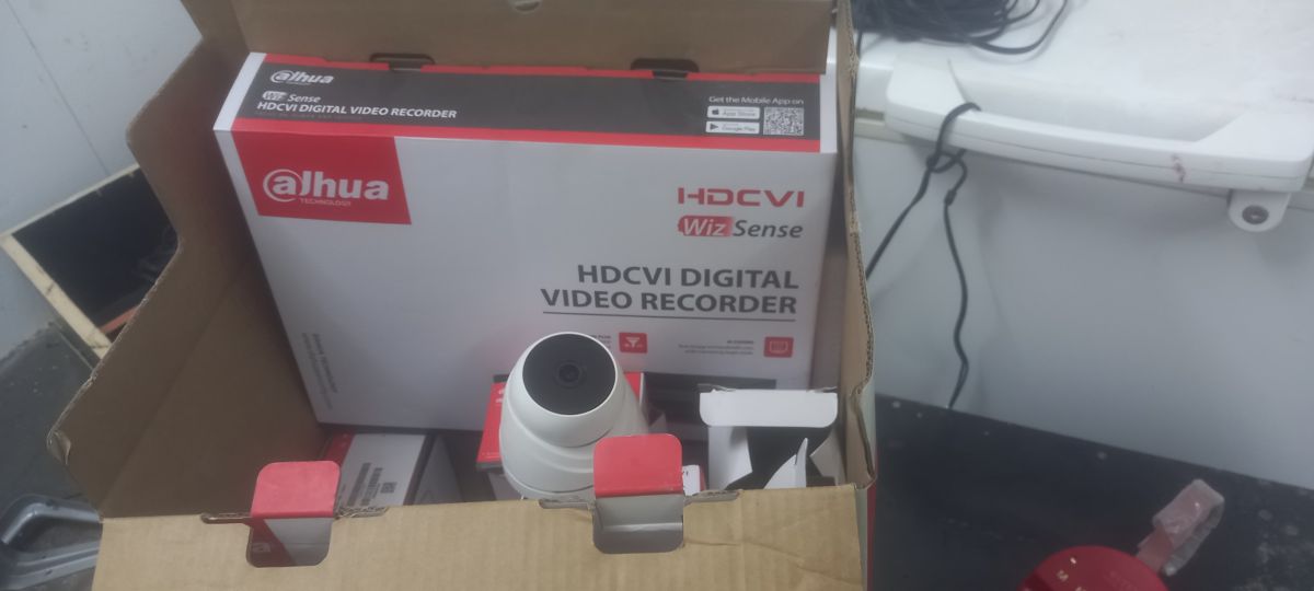 Caméra Alhua 8 vues neuve, dans son carton d\'origine