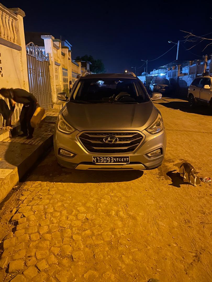 Voiture Hyundai Tucson 2013 en excellent état, options incluses