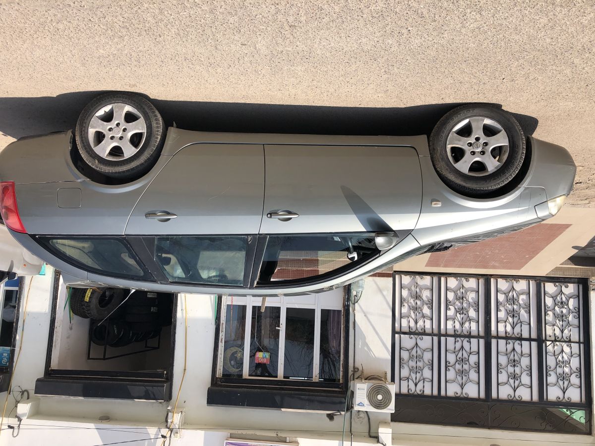 Pièce détachée Nissan Berline - Négociable