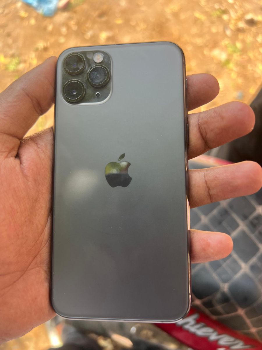iPhone 11 Pro 256 Go avec accessoires, comme neuf