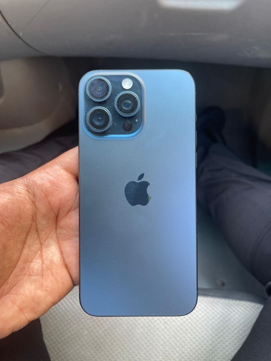 iPhone 15 Pro Max 256 Go, parfait état, comme neuf