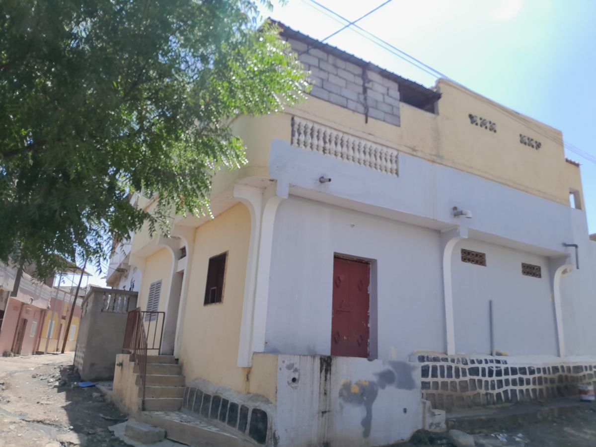 Maison F6 à Barwaqo 1 avec titre foncier