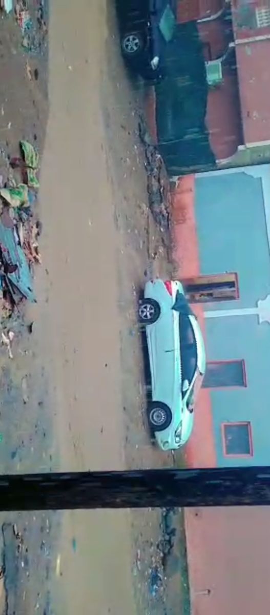 Voiture en panne à vendre, contactez-moi pour plus d\'infos