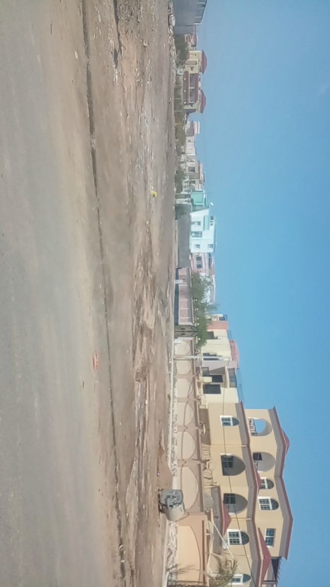 Terrain de 400 m² à vendre à Haramous, près de l\'Ambassade américaine - Quartier prisé et stratégique - Idéal pour projets résidentiels ou commerciaux