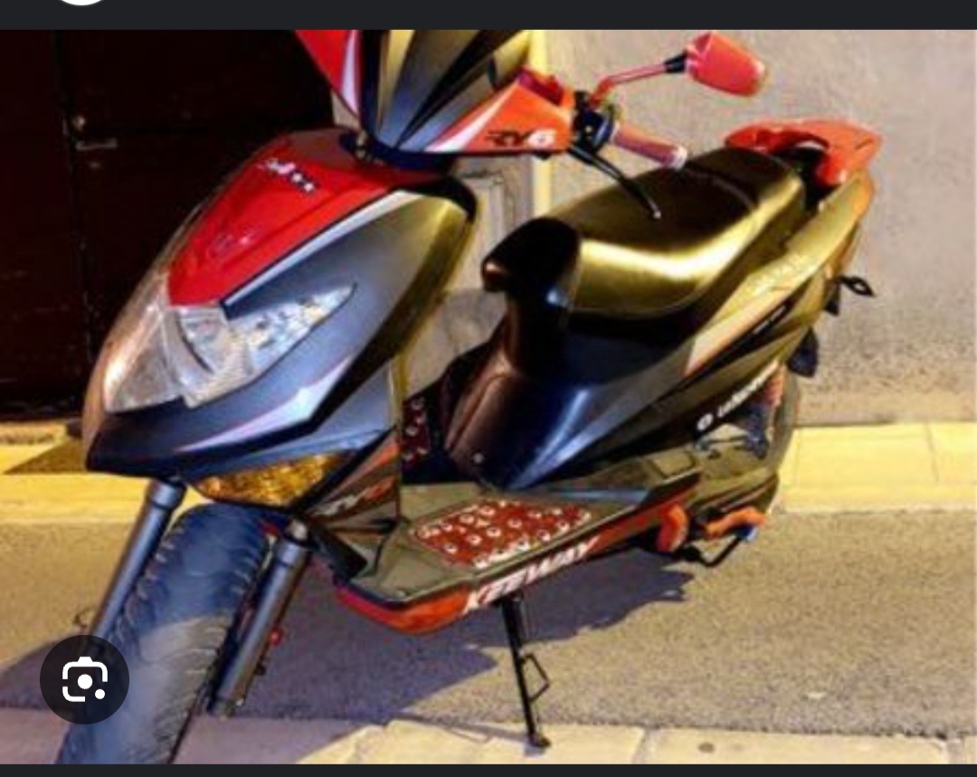 Recherche d\'un moniteur qui possède sa propre moto-scooter pour m\'apprendre à manier une moto-scooter